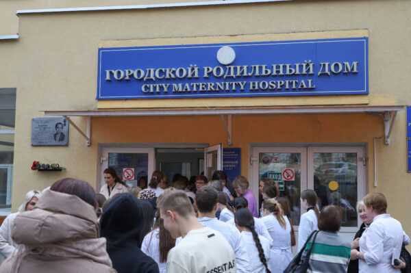 В Калуге увековечили память об основателе Городского родильного дома