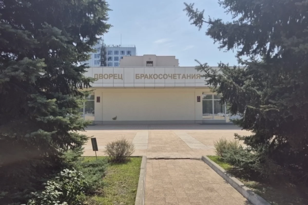 В Тольятти 7 пар сыграли национальные свадьбы на фестивале В Тольятти 7 пар сыграли национальные свадьбы на фестивале
