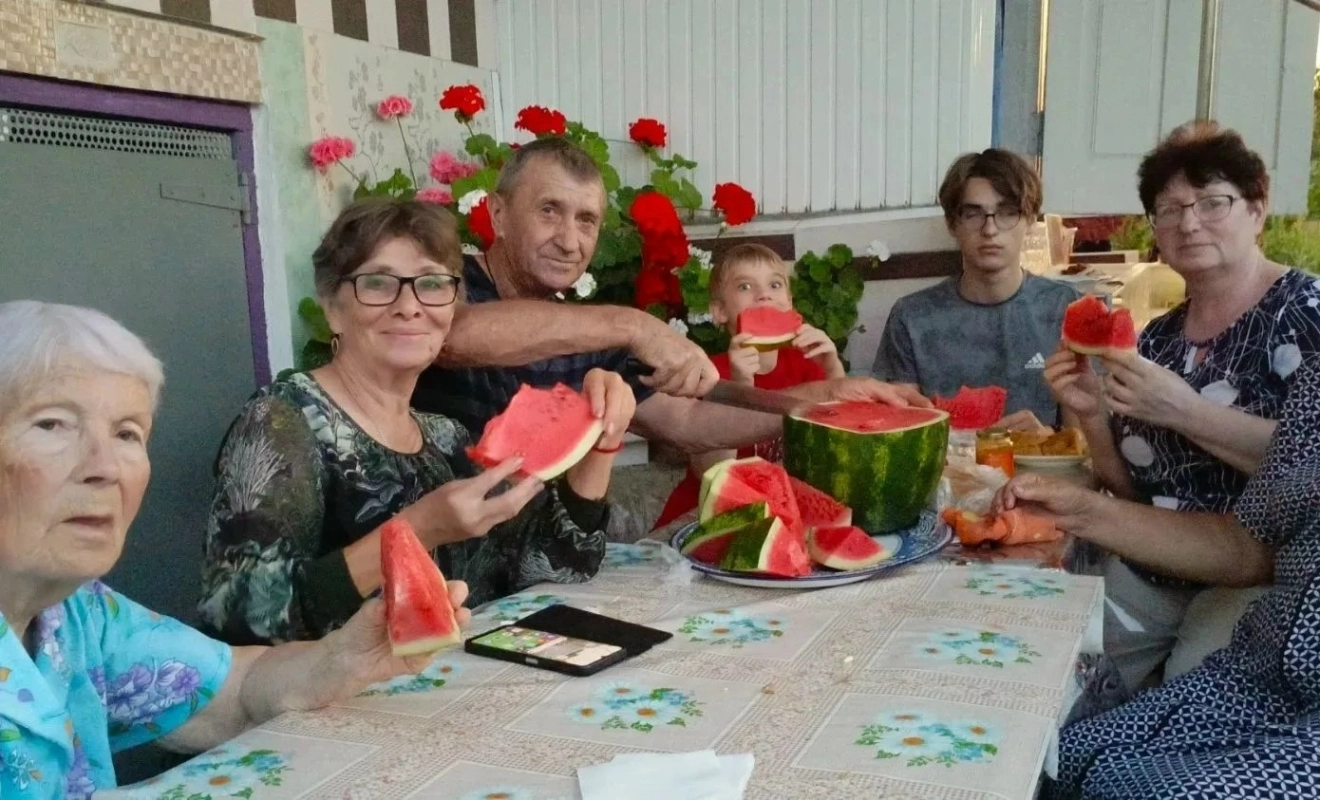 Женсовет устроил арбузный праздник в ставропольском поселке Ясная Поляна Женсовет устроил арбузный праздник в ставропольском поселке Ясная Поляна