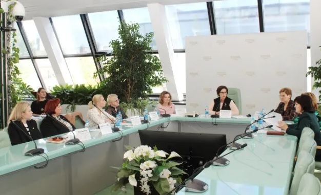 Женщины-депутаты обсудили критерии патриотической работы с молодежью