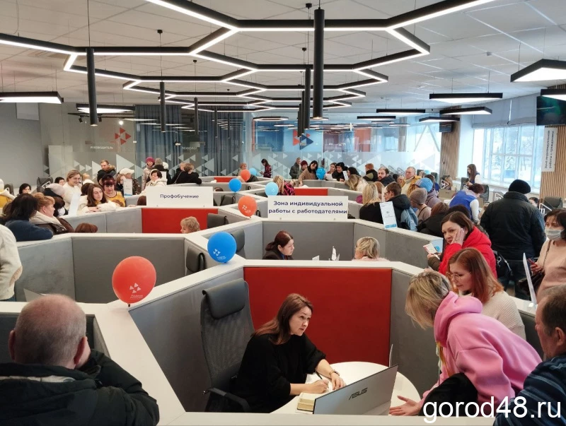В Липецке прошла первая в этом году специализированная ярмарка вакансий для женщин