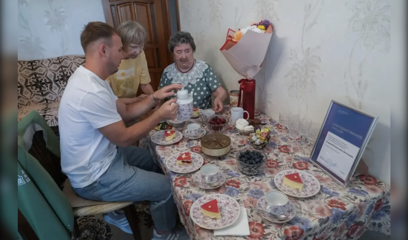 Нижегородского волонтера Капитолину Егорову поздравили с 94-летием
