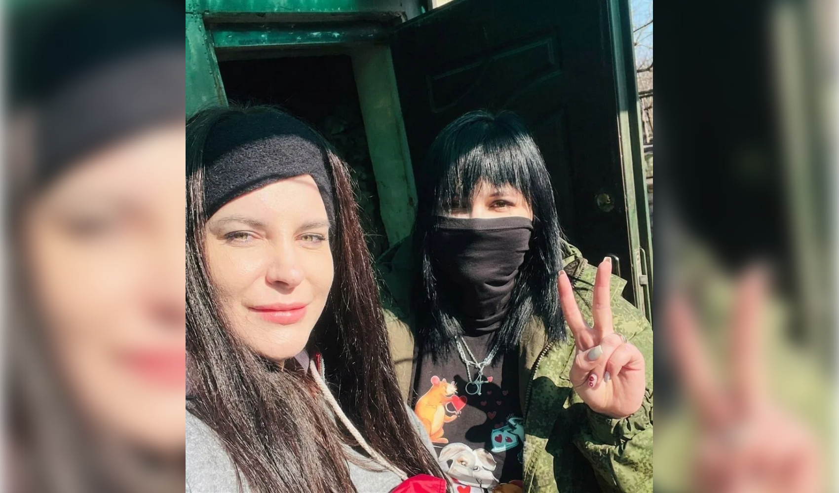 Кристина Пантелеева готовит для штурмовиков еду в вакуумных упаковках Кристина Пантелеева готовит для штурмовиков еду в вакуумных упаковках
