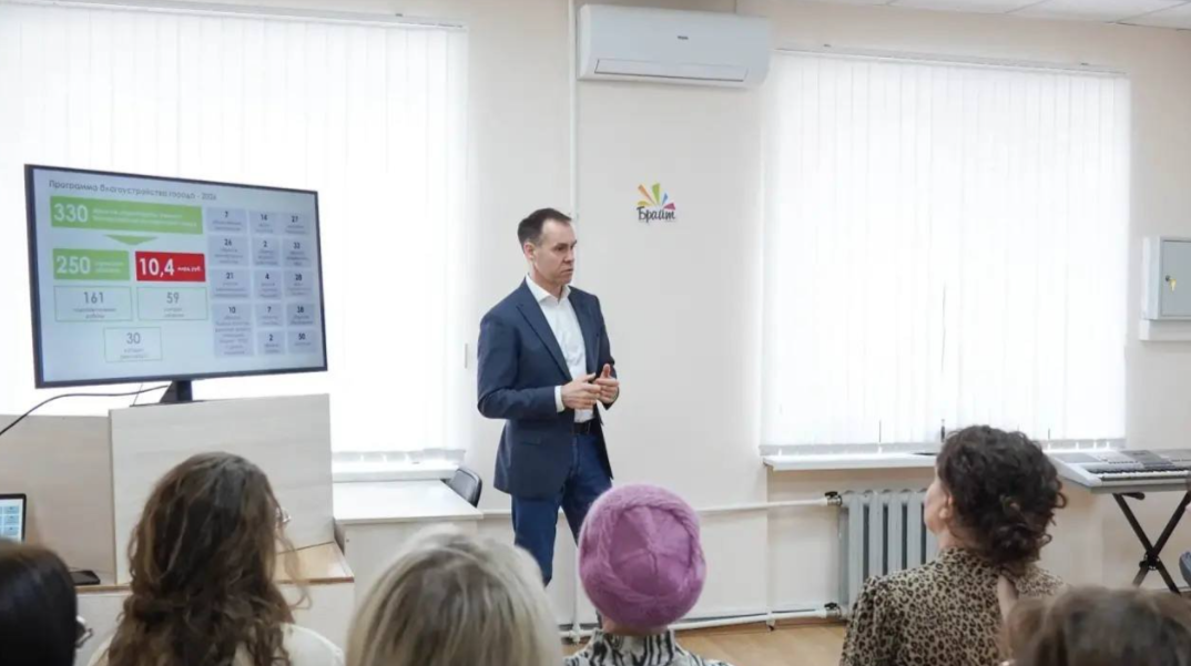 Сергей Жестянников обсудил с участницами «Мамского автобуса» благоустройство Вологды к 880-летию Сергей Жестянников обсудил с участницами «Мамского автобуса» благоустройство Вологды к 880-летию