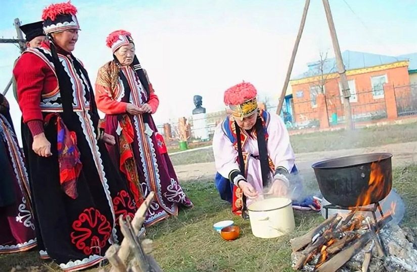 Весна по-калмыцки: тепло, борцики и 108 взмахов половником Весна по-калмыцки: тепло, борцики и 108 взмахов половником