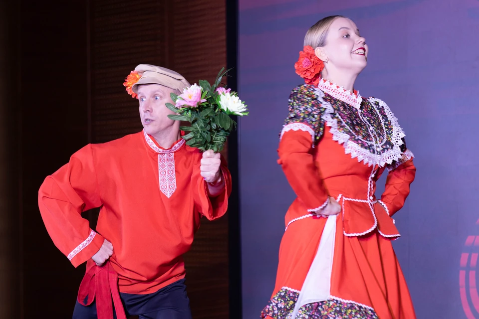 Стихи, флейта и русский перепляс: самых творческих педагогов Тракторозаводского района выбрали на премии «Отдающие сердца»