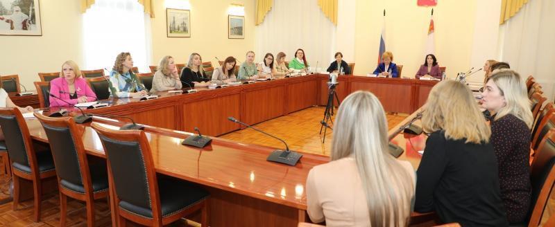 В Вологде опытом успешного создания НКО поделились самые активные женщины региона В Вологде опытом успешного создания НКО поделились самые активные женщины региона