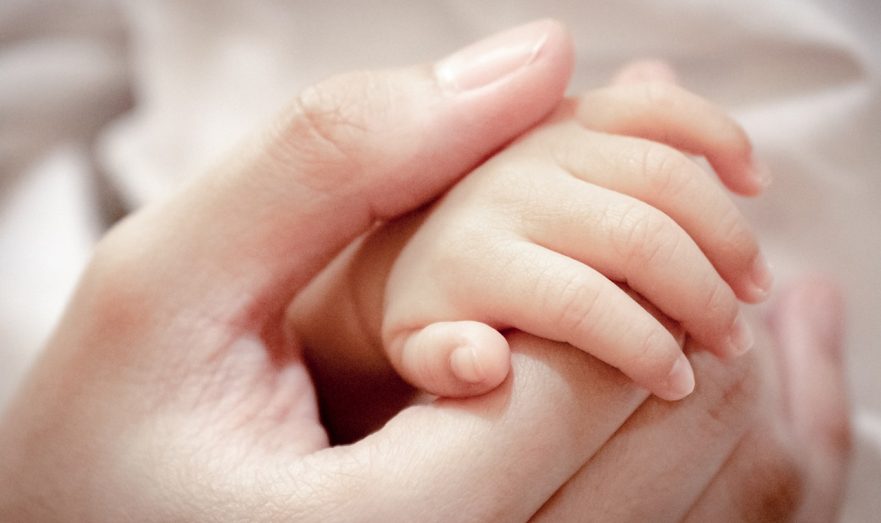 В Госдуме предложили ввести в ОМС программу восстановления после родов
