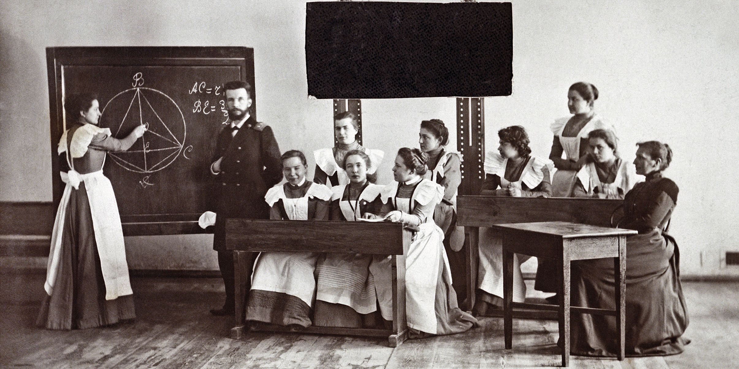 Чистописание, рукоделие и строгий устав: чему и как учились девочки в России в XIX веке