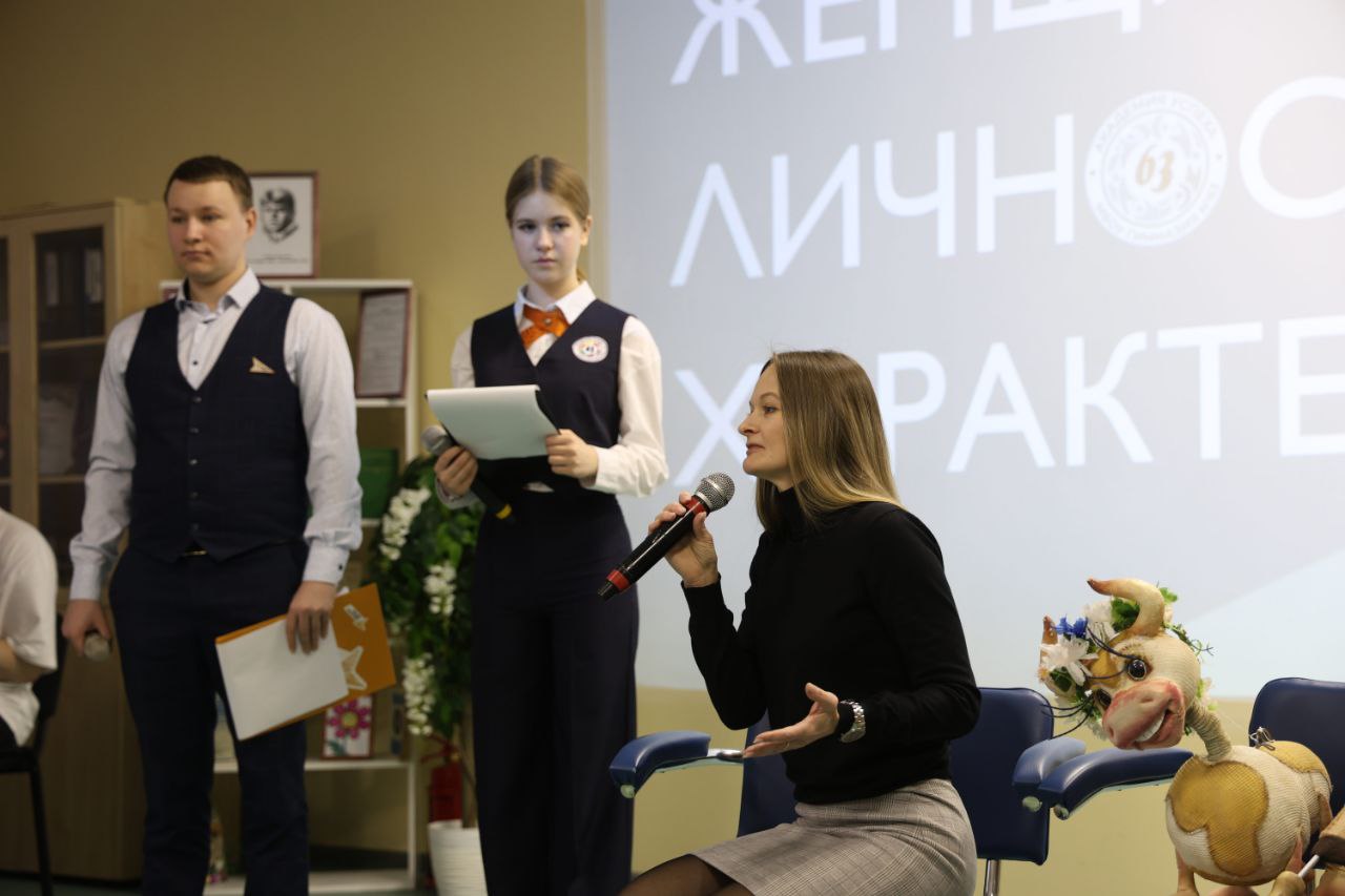 Руководитель Курского театра кукол поделилась со школьниками формулой успеха Руководитель Курского театра кукол поделилась со школьниками формулой успеха