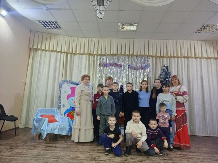 Фольклорная программа «Бабьи каши» прошла для детей в Макулове Самарской области