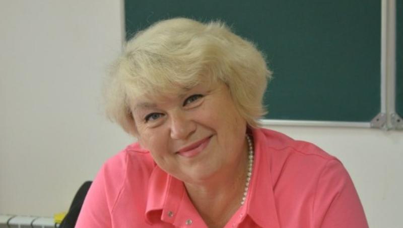 В семье и школе. Чем наполняет свой день, свою жизнь учитель по призванию? В семье и школе. Чем наполняет свой день, свою жизнь учитель по призванию?