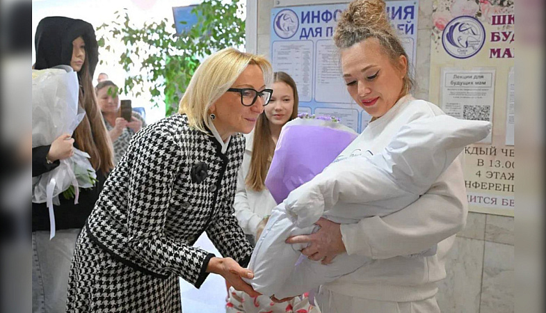 «Демографический десант», кризисная линия для будущих мам и другие просемейные проекты омских союзниц