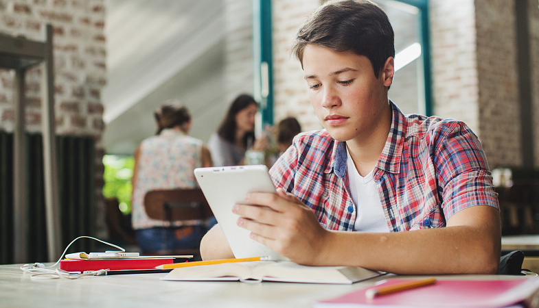 Не отбирать, а научить: как превратить смартфон в главного помощника в период подготовки к экзаменам